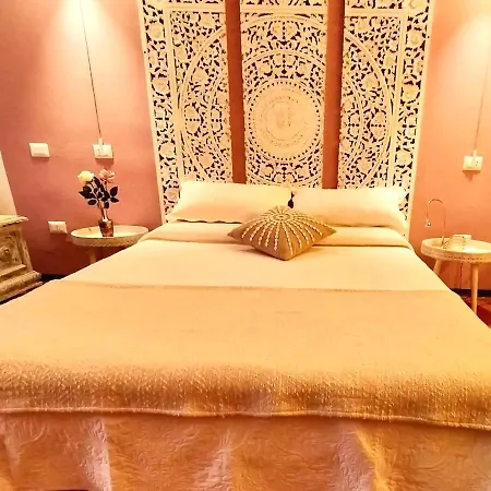 White & Gold Apartmanhotel