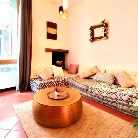 White & Gold Apartmanhotel *